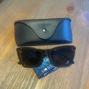 OTIS VIXEN SUNGLASSES